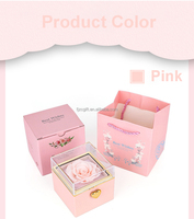 Creative Square Rotating Jewelry Box Konservierte Ewige Rose Muttertag geschenk für Halskette Ring Fabrik preis Natürliches Material