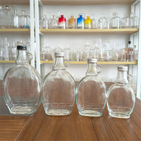 Botol datar kaca sirup Maple bening Food Grade, 250ml 375ml 500ml dengan pegangan dan tutup sekrup plastik