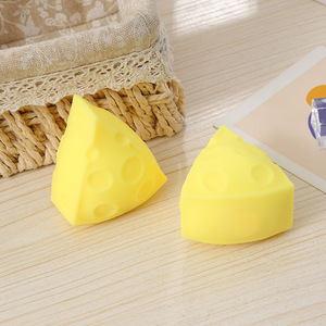 ของเล่นบีบคลายเครียดรูปสามเหลี่ยมชีส TPR น่ารัก สุดฮิต สำหรับเด็กชายและเด็กหญิง - Product Image 5