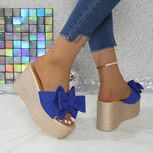 2025 primavera/verano nuevo estilo <span class=keywords><strong>zapatillas</strong></span> de tacón inclinado moda arco esponja pastel fondo grueso <span class=keywords><strong>zapatillas</strong></span> de mujer de gran tamaño - Product Image 2