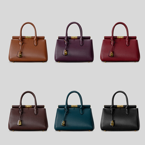 Bolso Tote Clásico de Cuero PU Marrón Oscuro, Bolso de Mano para Mujer con Detalle de Cierre Dorado, Correa Desmontable para el Trabajo y Viajes - Product Image 6