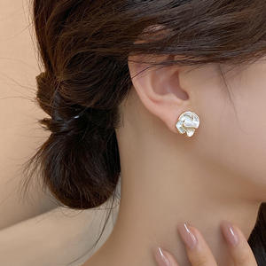 Últimos pendientes de tuerca geométrico tablero de ajedrez flor diseño Simple Metal oreja joyería para mujer verano playa vacaciones Accesorios - Product Image 5