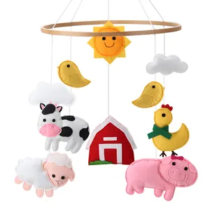 Farm felt baby mobile Barnyard nursery culla mobile farm house nursery cow felt mobile