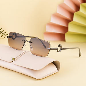 Lunettes de soleil sans monture Cy-8845 pour femmes, verres PC, protection UV400, classe 2, pare-soleil, monture noire et dorée, style extérieur - Product Image 3