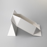 Livraison rapide, boîte cadeau de luxe en carton pliable, noir mat, recyclable, avec fermeture à embossage, pour vêtements