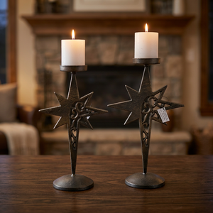 Ensemble de 2 chandeliers en fer en forme d'étoile pour la décoration de Noël à la maison, design en métal durable - Product Image 1