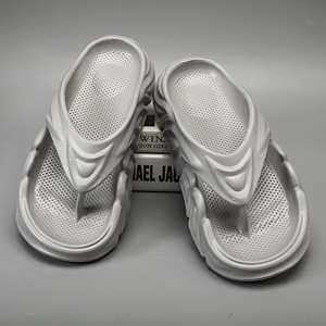 Chanclas con suela gruesa y sandalias EVA acolchadas para hombre, para uso en exteriores en verano, color beige - Product Image 2