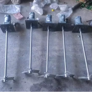 เครื่องกวนผสมในถังอุตสาหกรรมแบบตั้งพร้อมมอเตอร์เกียร์และใบพัดสำหรับผสมสารเคมี น้ำ และน้ำมัน - Product Image 1