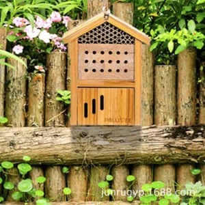Casa de insectos colgante de madera para exteriores, decoración de jardín de 10-14 pulgadas para control de plagas y observación - Product Image 2