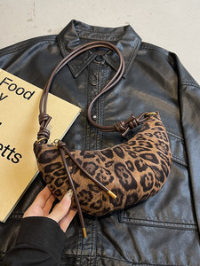 Sac à bandoulière vintage pour femme à imprimé léopard, nouveau sac à corne tendance à porter à l'épaule - Product Image 6
