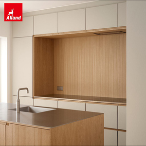 Armoires de cuisine autoportantes de luxe Allandcabinet blanches avec plans de travail en acier inoxydable et îlot central en placage de bois, design gratuit - Product Image 2