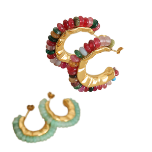 Pendientes de aro en forma de C para mujer, de acero inoxidable chapado en oro y cuentas de piedra natural, estilo bohemio para uso diario. - Product Image 2