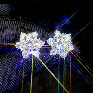 Nuovi Orecchini a Perno con Fiore di Cristallo, Eleganti Gioielli da Donna di Tendenza Stile Celebrità - Product Image 1
