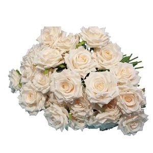 Rosas Artificiales Populares de 3 Cabezas, Hechas a Mano, Realistas, de Seda Blanca, con Tacto Real - Flores de Lujo para Graduación, Navidad, Año Nuevo - Product Image 1