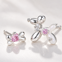 KAVNAR Boucles d'Oreilles Clous Chien Ballon avec Cœur Rose en Zircon et Émail, Tige Laiton Bijoux Fantaisie Femme