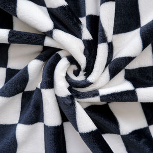 Vente chaude Couverture en polaire corail coréenne douce et chaude en flanelle <span class=keywords><strong>tricot</strong></span>ée pliée à motif damier personnalisée en taille personnalisée - Product Image 6