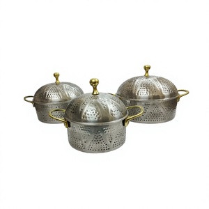 Ensemble de trois casseroles en métal noir finition antique, faites à la main, élégantes et classiques, nouveau réchaud alimentaire en métal - Product Image 1