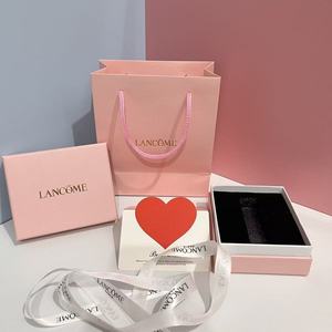Sacs cadeaux <span class=keywords><strong>en</strong></span> papier kraft recyclé personnalisés avec logo imprimé et poignées <span class=keywords><strong>en</strong></span> ruban estampées à chaud pour exposition, vente <span class=keywords><strong>en</strong></span> gros - Product Image 3