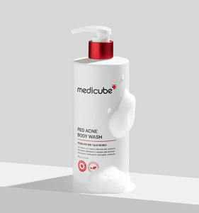 medicube Red Acne Body Wash 2.0, Gel de Baño Coreano para el Acné, Ácido Salicílico y Láctico, Control del Acné en Espalda y Pecho, Exfolia y Desobstruye los Poros - Product Image 3