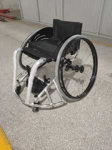 Fauteuil roulant de basketball haut de gamme, conçu par des experts, avec largeur de siège personnalisable de 30 cm à 40 cm - Product Image 2