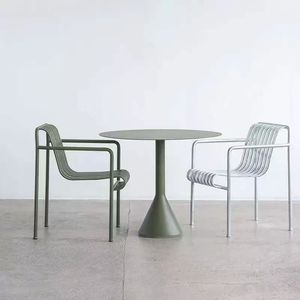 <span class=keywords><strong>Petite</strong></span> <span class=keywords><strong>table</strong></span> <span class=keywords><strong>et</strong></span> chaise en fer imperméable pour les loisirs en plein air pour les repas dans la cour, le balcon <span class=keywords><strong>et</strong></span> le <span class=keywords><strong>jardin</strong></span>. - Product Image 2