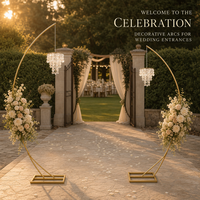 Nouveau style de décoration de scène de mariage en plein air, style romantique de jardin, avec support de lustre en cristal et décorations en fer forgé