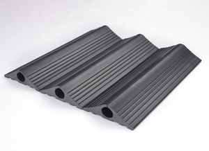 <span class=keywords><strong>Couvre</strong></span>-câble de <span class=keywords><strong>sol</strong></span> en PVC personnalisé protecteur de fil protecteur de câble de <span class=keywords><strong>sol</strong></span> en caoutchouc pour revêtement de <span class=keywords><strong>sol</strong></span> porte Stormguard seuil bande d'étanchéité - Product Image 5