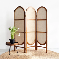 Ensemble de chambre à coucher Japandi en rotin, lit en bois massif, armoire, écran de séparation, table de chevet, chaise pour villa, hôtel, appartement - Vente en gros