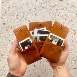 กระเป๋าใส่รูปถ่าย Instax Wide ทำมือจากหนังแท้ พกพาสะดวก ทนทาน ใช้เก็บภาพที่ระลึก ของขวัญสำหรับเขา - Product Image 1