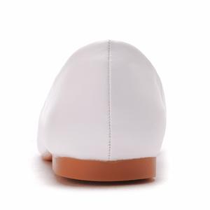 Zapatos Planos de Ballet Cómodos y Elegantes, Zapatos de Cuero PU Personalizados de Alta Calidad, Zapatos Planos Blancos para Mujer para Bodas - Product Image 3