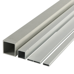 Le <span class=keywords><strong>tube</strong></span> <span class=keywords><strong>carré</strong></span> en <span class=keywords><strong>aluminium</strong></span> extrudé varie en longueur dimensions personnalisées traitement de surface lisse pour les poteaux de cadres - Product Image 1
