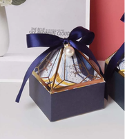 Boîte cadeau de mariage en carton triangulaire miniature artisanale romantique en chocolat et bonbons, fabriquée avec des matériaux recyclés écologiques personnalisés