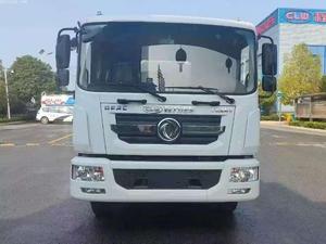 Camion d'aspiration des eaux usées Dongfeng 12m3, protection de l'environnement, nettoyage municipal et aspiration des eaux usées - Product Image 2