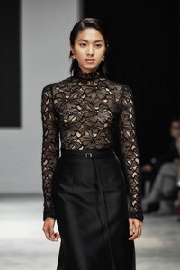 คอลเลคชั่นใหม่ เสื้อกล้ามผู้หญิง ODM GISELLE TOP 59 ซม. สีดำ สีขาว เนื้อผ้ามันเงา เป็นมิตรกับสิ่งแวดล้อม ไม่หดตัว เสื้อกล้ามผู้หญิง - Product Image 6