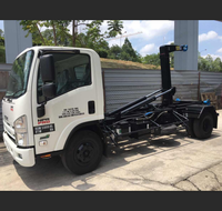 Camion benne à bras articulé 18 tonnes Howo pour déchets, fonctionnement fiable