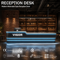 Comptoir de réception de luxe industriel à panneaux cannelés avec bande lumineuse LED bleue pour hôtel, bar, hall – OEM ODM personnalisé