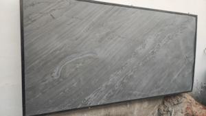 Revêtements muraux en pierre d'ardoise noire Deoli Line, finition à texture linéaire, design traditionnel, maisons intérieures du Rajasthan - Product Image 3