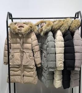 Piumino caldo di mezza lunghezza con pelliccia autunno inverno su misura sconto liquidazione inventario <span class=keywords><strong>donna</strong></span> - Product Image 1