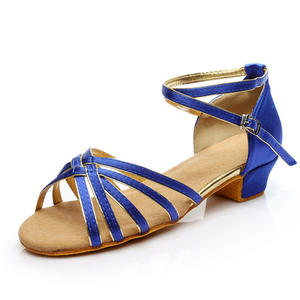 Sandalias de <span class=keywords><strong>baile</strong></span> latino de salón de estilo clásico de tacón bajo <span class=keywords><strong>cubano</strong></span> de satén marrón niñas adolescentes/niños - Product Image 4