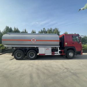Camion-citerne de carburant d'<span class=keywords><strong>occasion</strong></span> de poids brut de <span class=keywords><strong>véhicule</strong></span> de la capacité de chargement 15-20T de grande capacité - Product Image 3