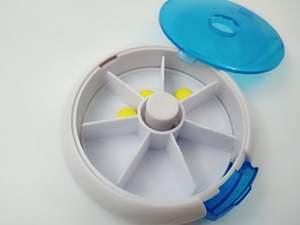 Boîte à pilules portable en gros, mini-boîte à médicaments de voyage rotative hebdomadaire avec compartiments pour fruits, à emporter avec vous - Product Image 1