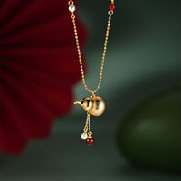 Collier Pendentif Gourde en Alliage de Cuivre Doré pour Femme TANGPEI avec Pompon et Perles de Verre – Bijou Tendance