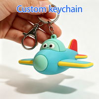 Porte-clés en PVC souple 2D personnalisé avec logo OEM de haute qualité, porte-clés en caoutchouc en forme d'avion de dessin animé, porte-clés en silicone 3D