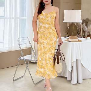 Robe à bretelles fines à imprimé floral Runqi N8714, robe décontractée de vacances grande taille pour femmes, couleur crème glacée jaune, robe nuisette - Product Image 5