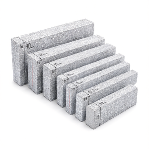 Bordure en granit 15x40cm, finition flammée, design minimaliste pour usage routier - Product Image 1