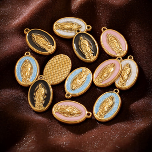 เครื่องรางพระแม่มารี |   จี้รูปไข่เคลือบสีทอง PVD 18K ทำจากสแตนเลสสตีล |   กันน้ำได้ ใช้ได้ทั้งชายและหญิง ป้องกันอาการแพ้ - Product Image 3