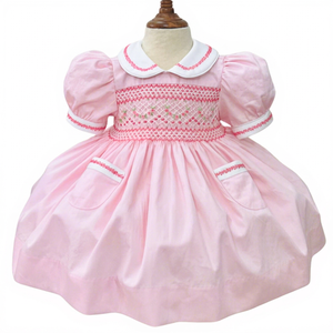 Vente en gros robe rouge corail smockée tissu organza brillant manches courtes fleurs brodées style formel pour enfants réveillon de Noël fête - Product Image 1
