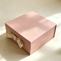 Boîte cadeau magnétique de luxe personnalisée en gros avec poignée, grande boîte en papier pliable, emballage rigide personnalisé pour cadeaux à emporter