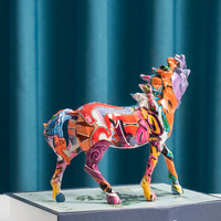 Figurine de cheval en résine colorée style graffiti nordique, peinte, écologique, pour anniversaire, statue de bureau, maison, salon, bureau