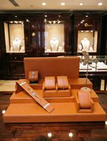 Plateau de présentation personnalisé pour bracelets et chaînes, empilable, en suède et métal, plateau à bijoux de luxe, fournisseur chinois